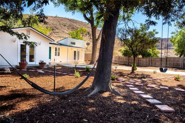 10416 Clybourn Avenue, Shadow Hills, CA 91040