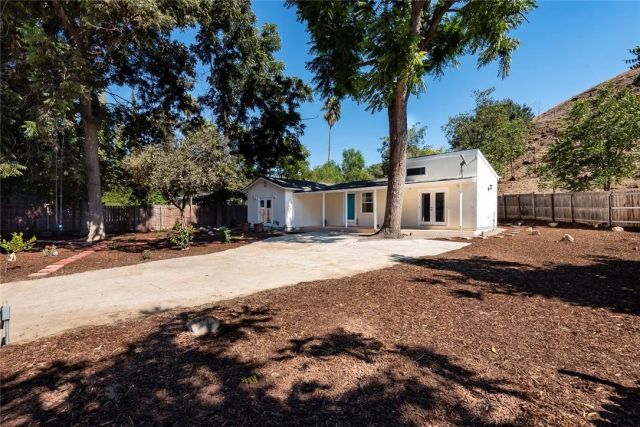 10416 Clybourn Avenue, Shadow Hills, CA 91040