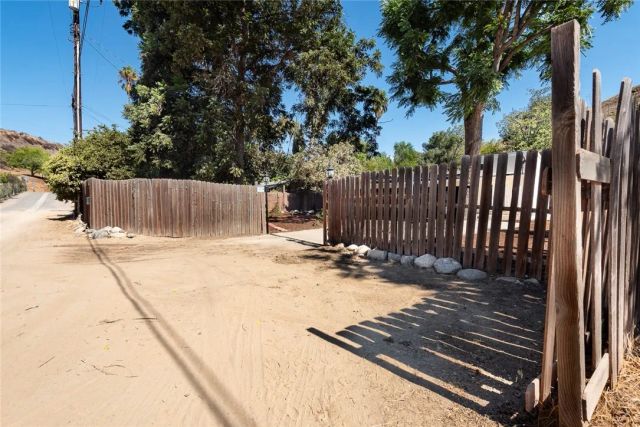 10416 Clybourn Avenue, Shadow Hills, CA 91040