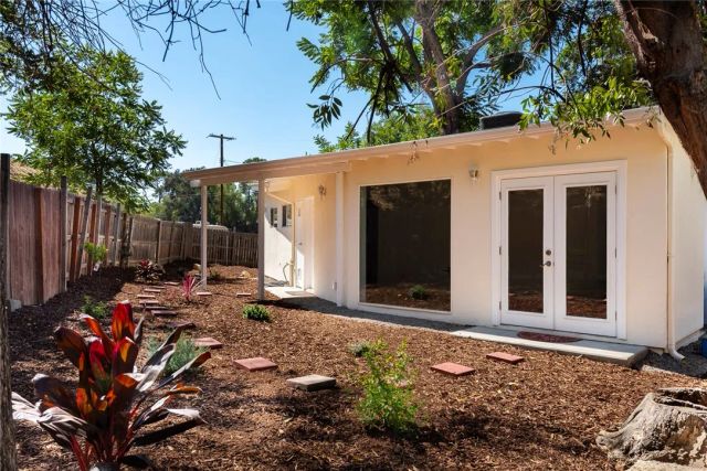 10416 Clybourn Avenue, Shadow Hills, CA 91040