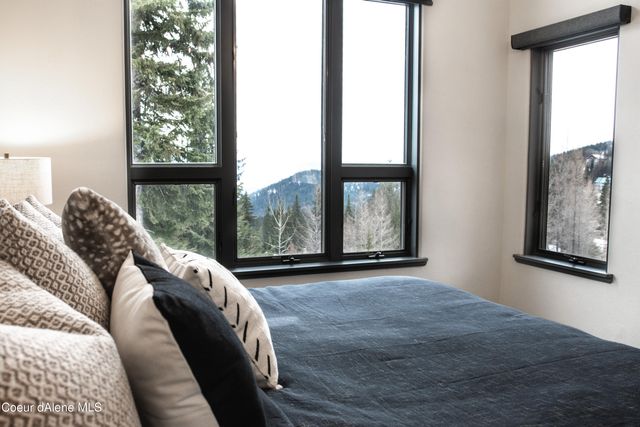 27 The Glades, 2C, Sandpoint, ID 83864