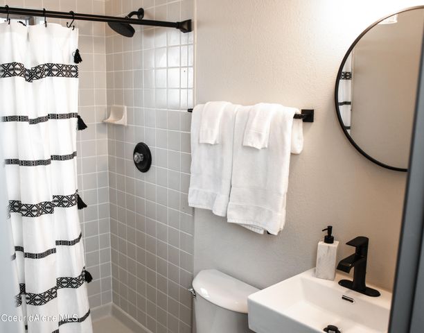 27 The Glades, 2C, Sandpoint, ID 83864