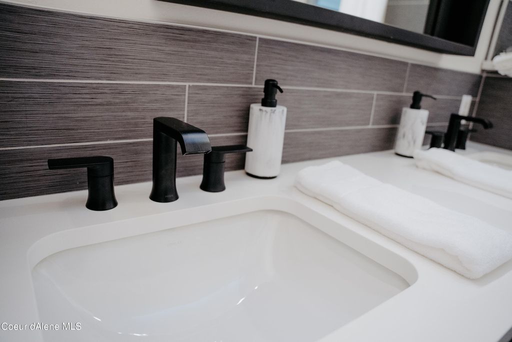 27 The Glades, 2C, Sandpoint, ID 83864 photo 17