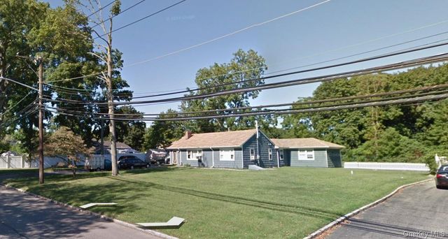 37 Burrs Lane, Dix Hills, NY 11746