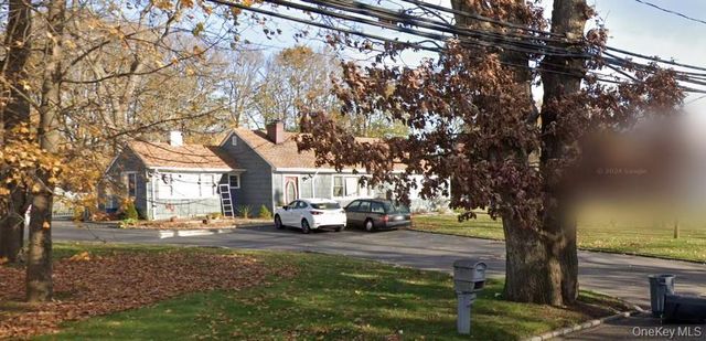 37 Burrs Lane, Dix Hills, NY 11746