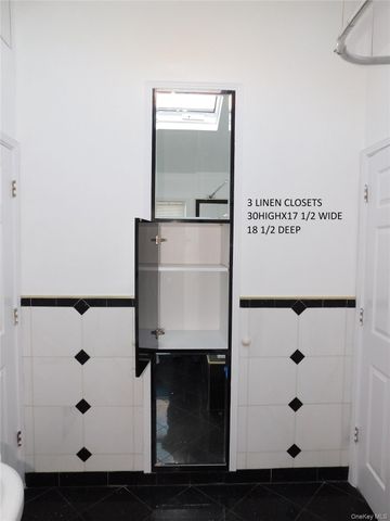 37 Burrs Lane, Dix Hills, NY 11746