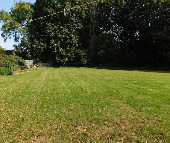 37 Burrs Lane, Dix Hills, NY 11746