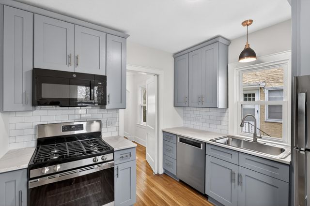 673 Hamline Avenue S, Saint Paul, MN 55116