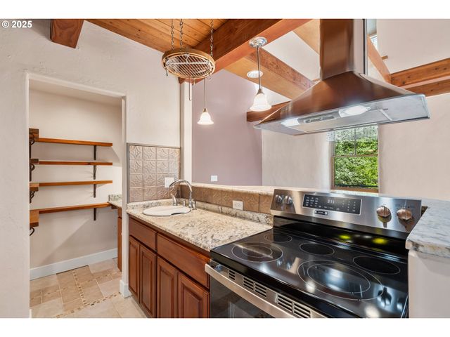 827 TYLER CREEK Rd, Ashland, OR 97520