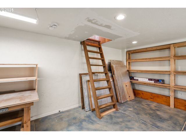 827 TYLER CREEK Rd, Ashland, OR 97520