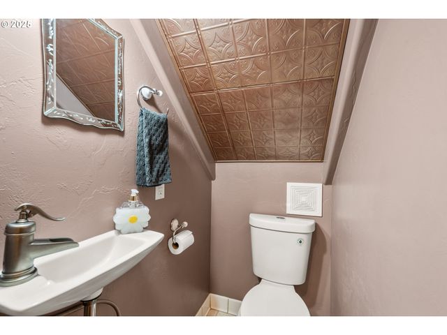 827 TYLER CREEK Rd, Ashland, OR 97520