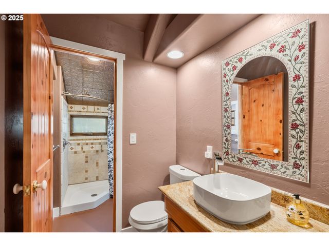 827 TYLER CREEK Rd, Ashland, OR 97520