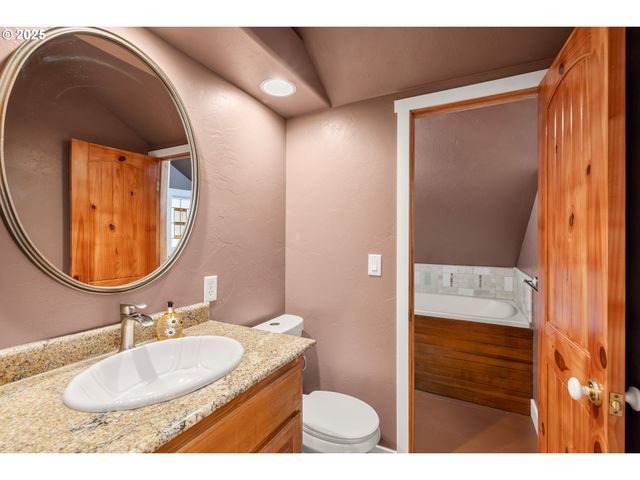 827 TYLER CREEK Rd, Ashland, OR 97520