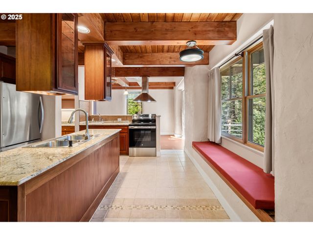827 TYLER CREEK Rd, Ashland, OR 97520