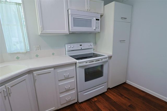 3601 MULLER DR, Zephyrhills, FL 33540