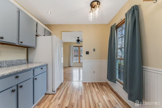 382 Hadleigh Lane, North Brunswick, NJ 08902