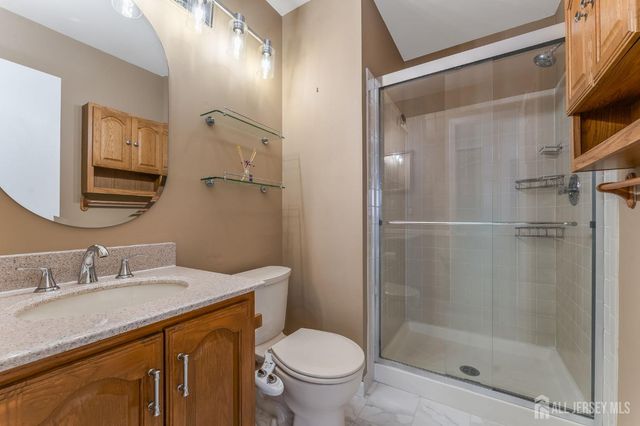 382 Hadleigh Lane, North Brunswick, NJ 08902