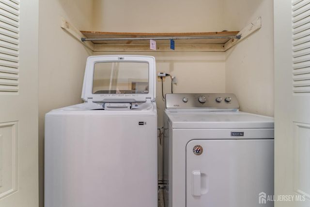 382 Hadleigh Lane, North Brunswick, NJ 08902