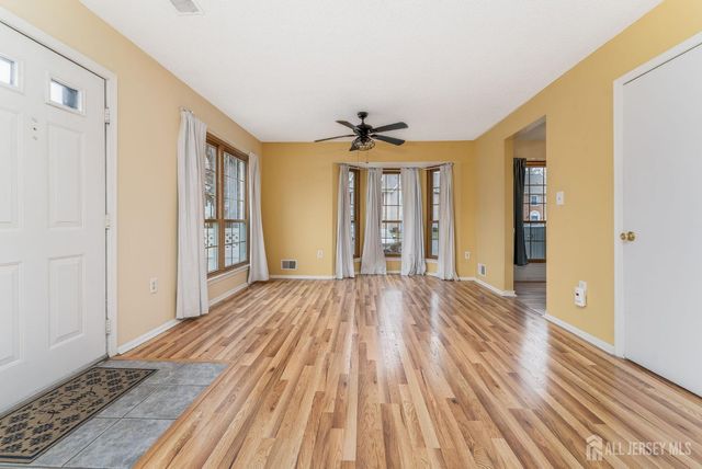 382 Hadleigh Lane, North Brunswick, NJ 08902