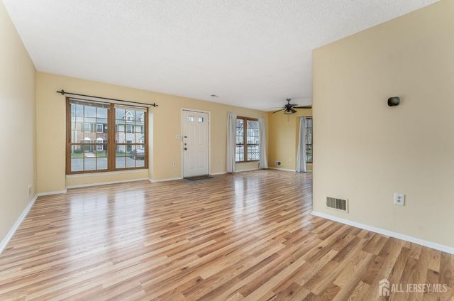 382 Hadleigh Lane, North Brunswick, NJ 08902