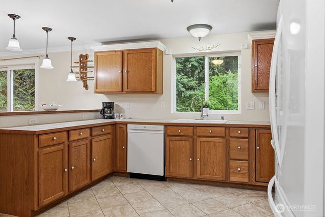 496 Pleasant Drive, Bremerton, WA 98312
