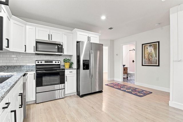 2004 E BROAD STREET, Tampa, FL 33610
