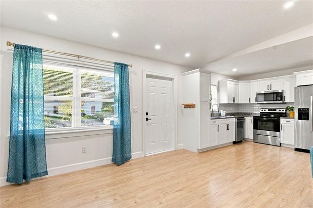 2004 E BROAD STREET, Tampa, FL 33610