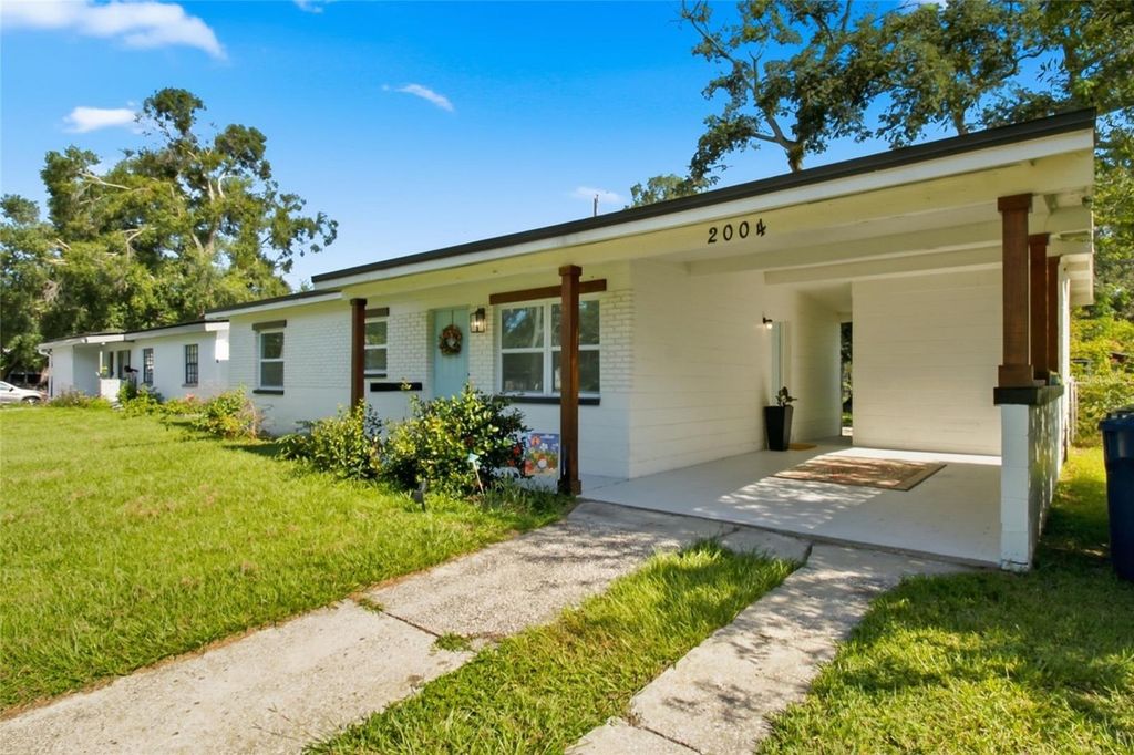 2004 E BROAD STREET, Tampa, FL 33610