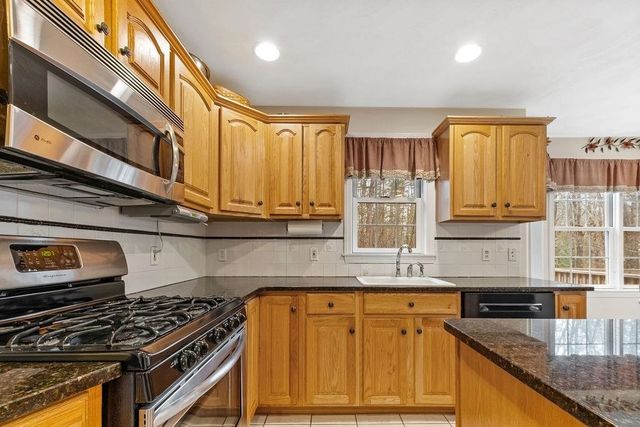 22 Lakewood Drive, Alton, NH 03810