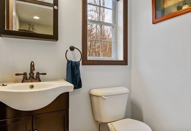 22 Lakewood Drive, Alton, NH 03810