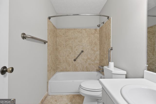 2045 Skyland Glen Drive, Snellville, GA 30078