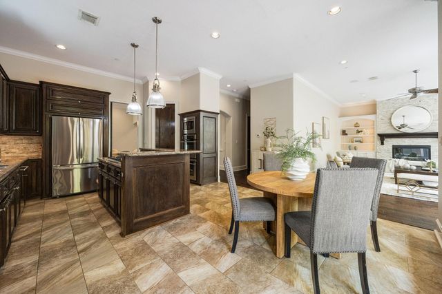 33 N Creekside Court, Houston, TX 77055