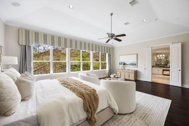 33 N Creekside Court, Houston, TX 77055