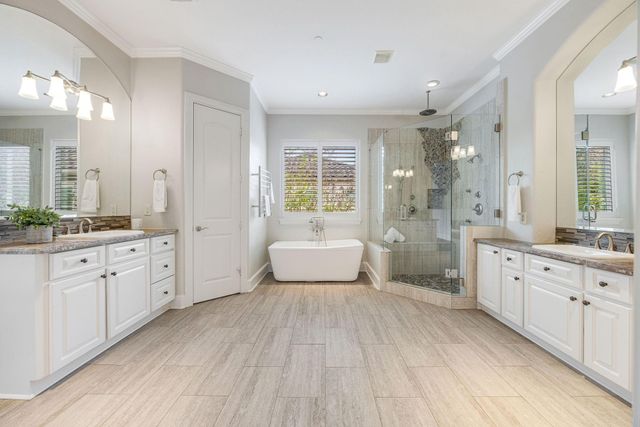 33 N Creekside Court, Houston, TX 77055