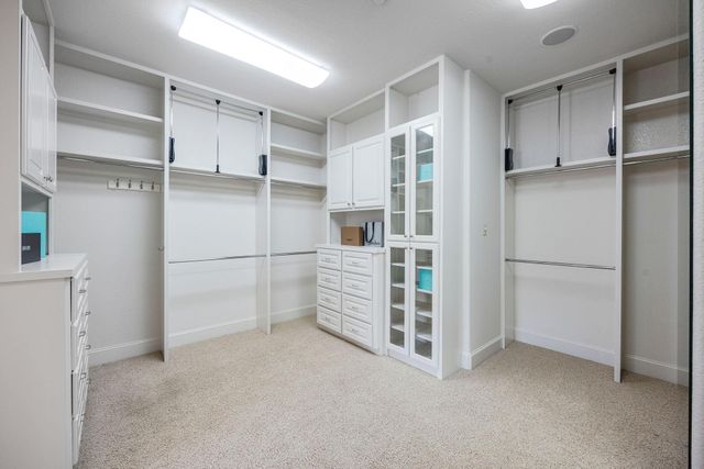 33 N Creekside Court, Houston, TX 77055