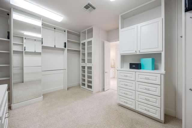 33 N Creekside Court, Houston, TX 77055