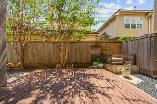 33 N Creekside Court, Houston, TX 77055