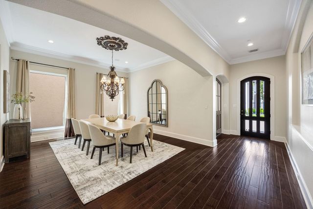 33 N Creekside Court, Houston, TX 77055