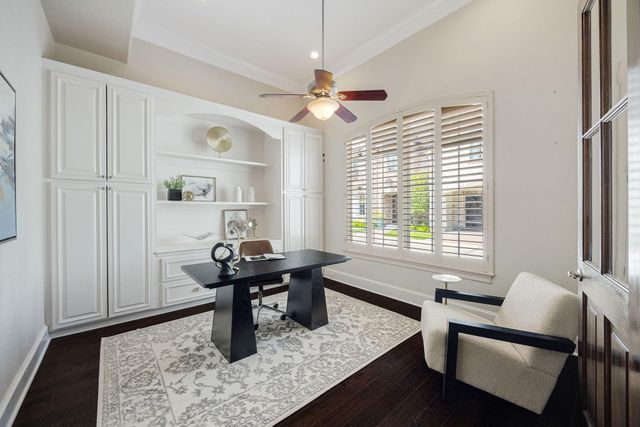 33 N Creekside Court, Houston, TX 77055