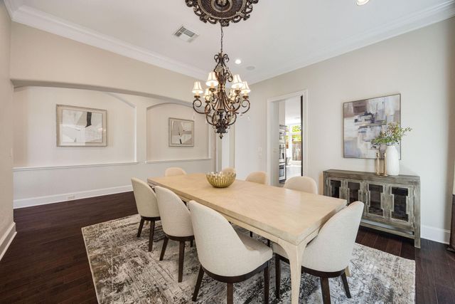 33 N Creekside Court, Houston, TX 77055