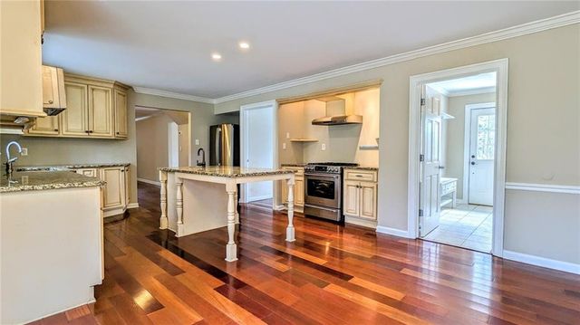 325 Lakeshore Drive NE, Marietta, GA 30067