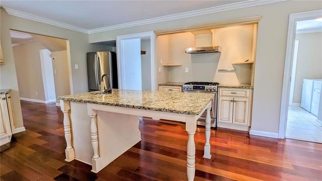325 Lakeshore Drive NE, Marietta, GA 30067