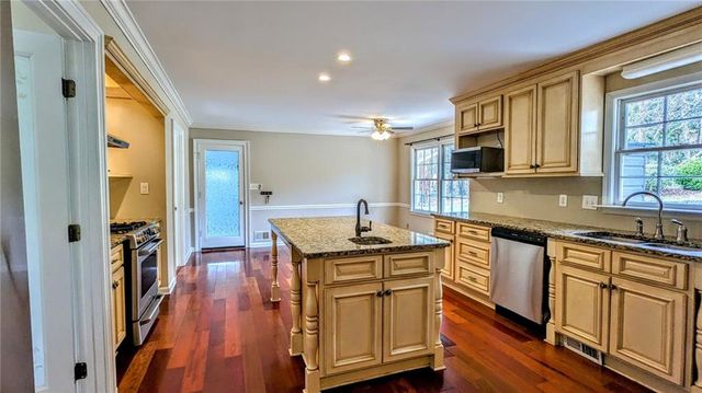 325 Lakeshore Drive NE, Marietta, GA 30067