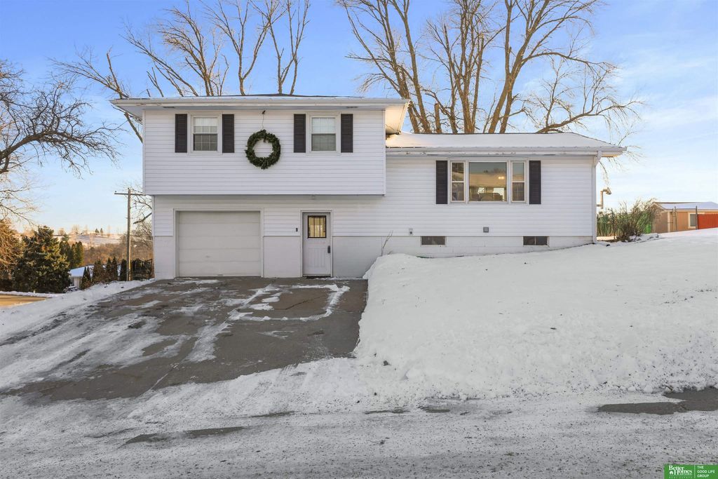 2001 Hampton Drive, Tekamah, NE 68061