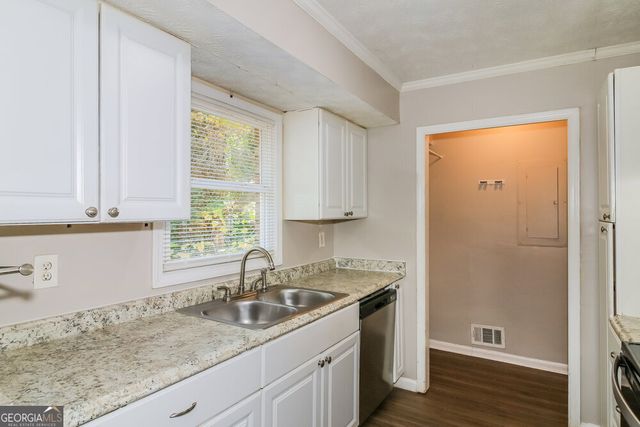 7006 Knollwood Drive, Morrow, GA 30260