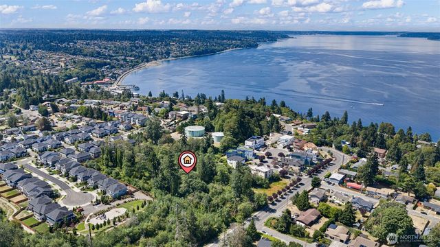 1309 S 272nd St, Des Moines, WA 98198