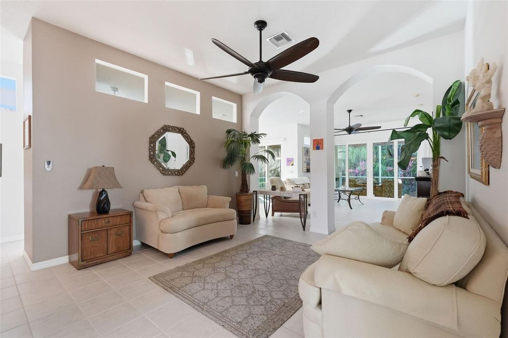 Image 12 of property listing at 5127 HANGING MOSS LANE, Sarasota, FL 34238