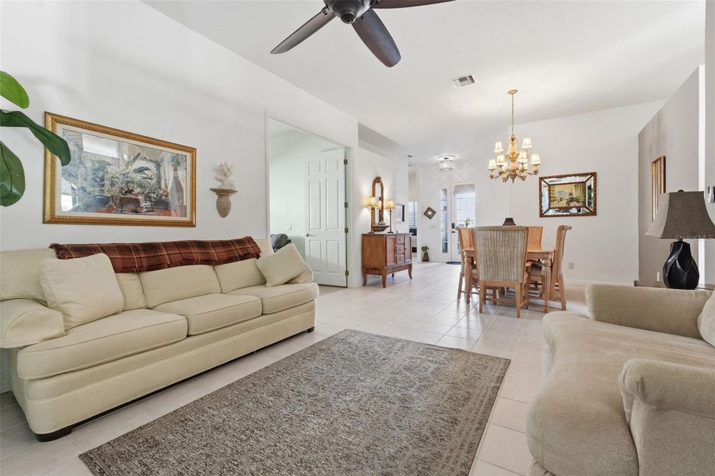 Image 13 of property listing at 5127 HANGING MOSS LANE, Sarasota, FL 34238