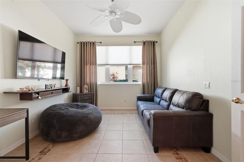 Image 18 of property listing at 5127 HANGING MOSS LANE, Sarasota, FL 34238