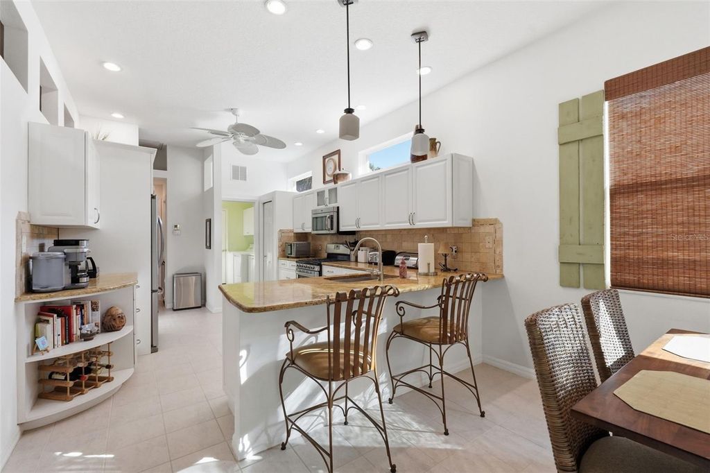 Image 22 of property listing at 5127 HANGING MOSS LANE, Sarasota, FL 34238